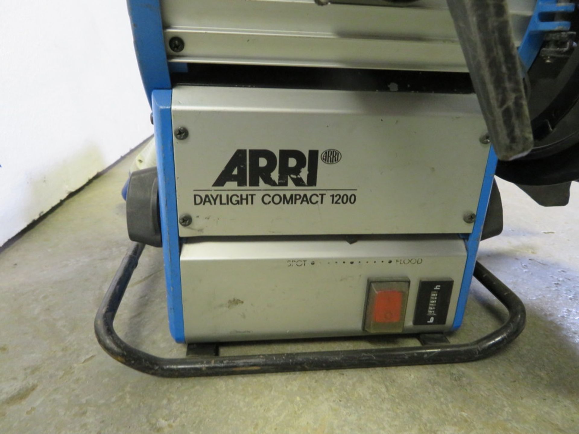 1 x Arri 1.2Kw MSR fresnel c/w electronic ballast & header cable - Image 2 of 5