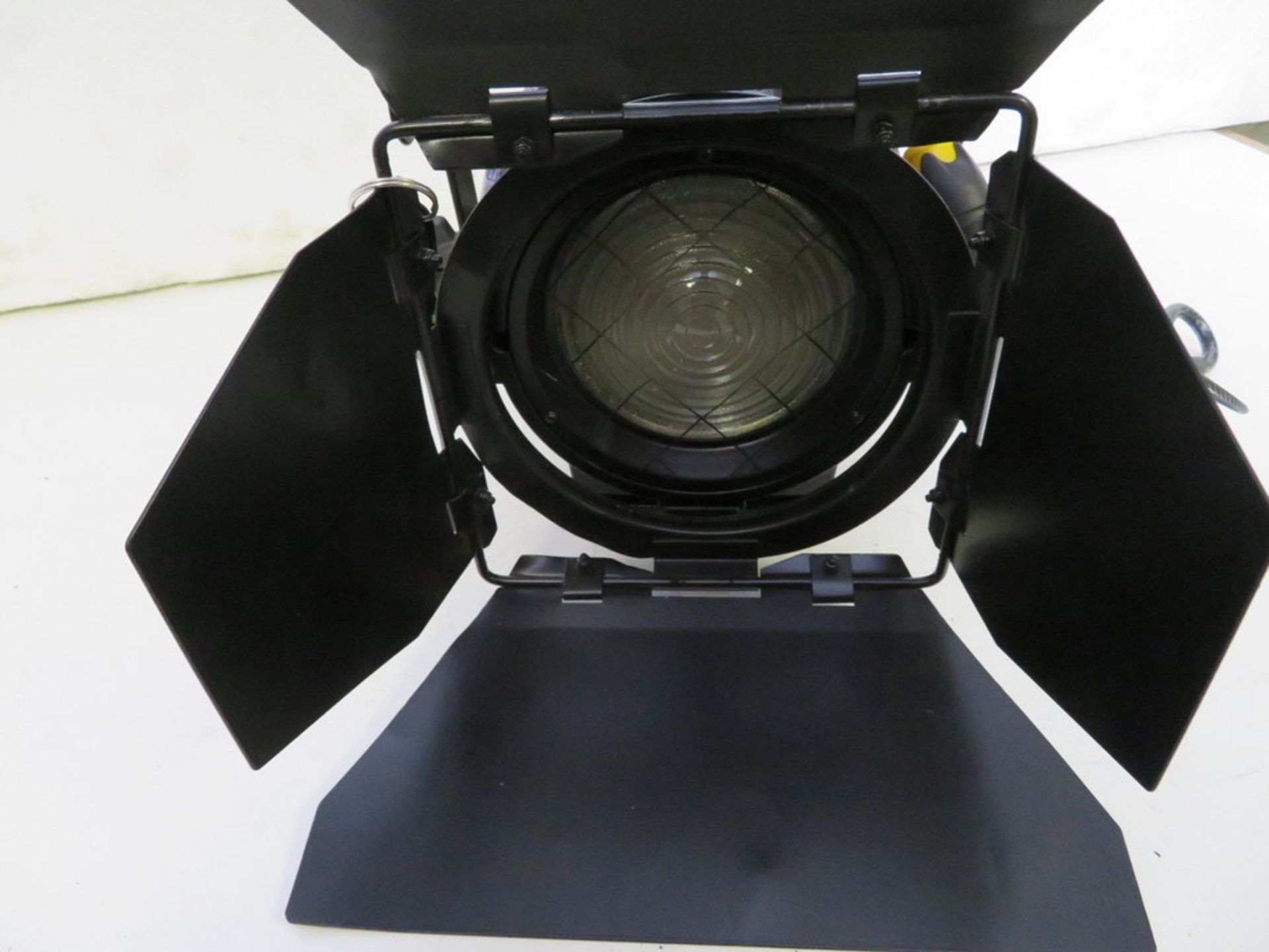 1 x Arri 650w fresnel black c/w barndoor, lamp & safety bond - Truecon connector - Image 2 of 2