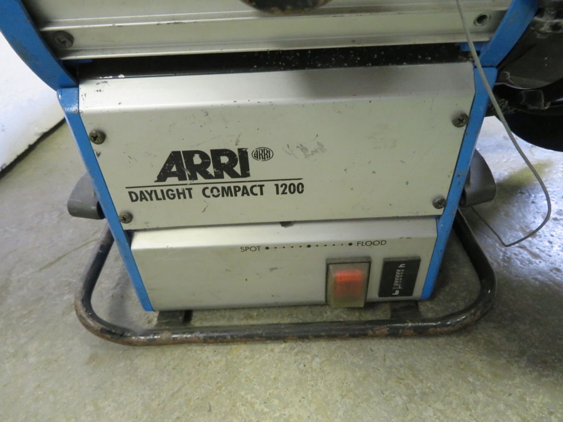 1 x Arri 1.2Kw MSR fresnel c/w electronic ballast & header cable - Image 2 of 5