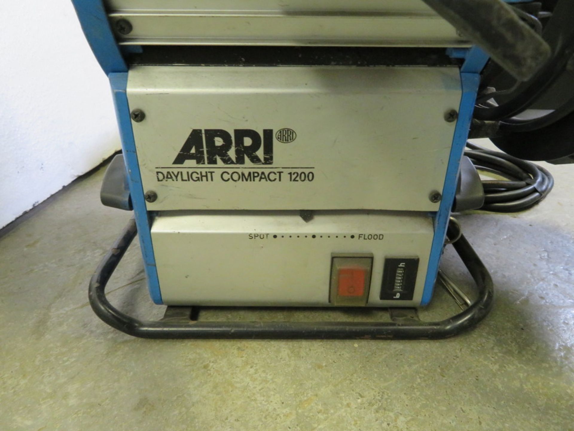 1 x Arri 1.2Kw MSR fresnel c/w electronic ballast & header cable - Image 2 of 5