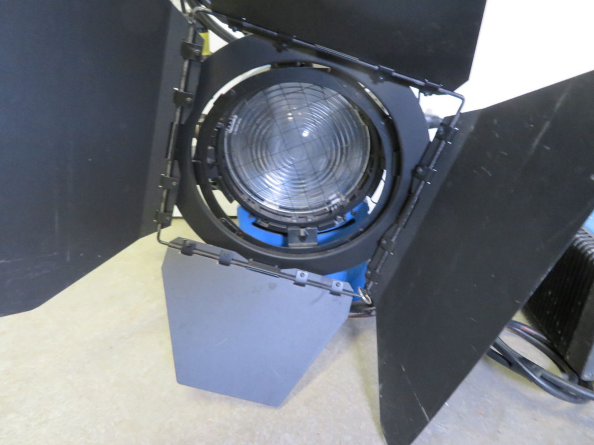 1 x Arri 1.2Kw MSR fresnel c/w electronic ballast & header cable - Image 3 of 5