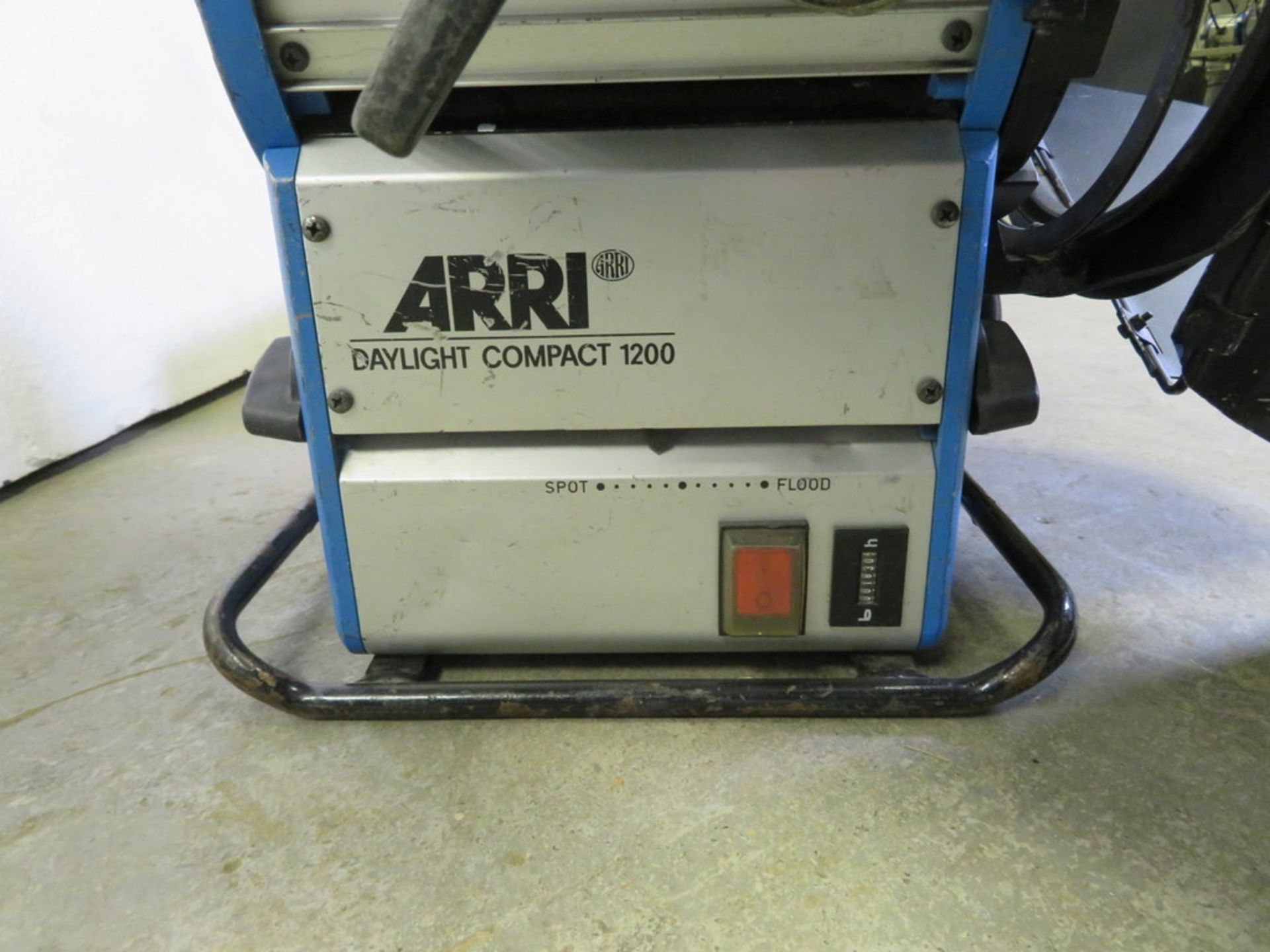 1 x Arri 1.2Kw MSR fresnel c/w electronic ballast & header cable - Image 2 of 5