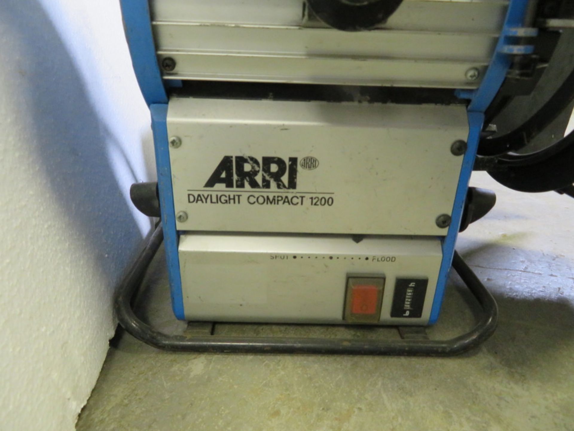 1 x Arri 1.2Kw MSR fresnel c/w electronic ballast & header cable - Image 2 of 5