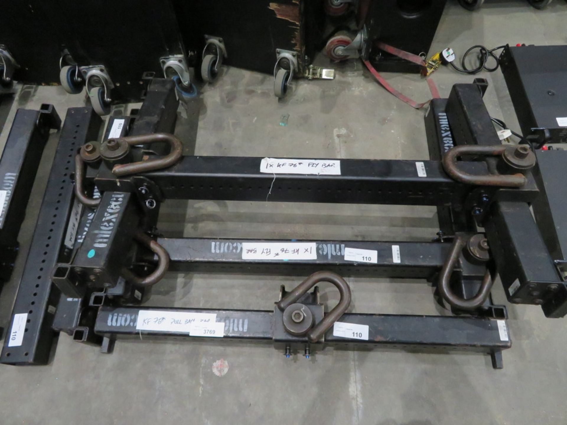 3 x KF760 Flybars & 2 x KF760 Pull Back Bars with additional rigging components - Image 2 of 3