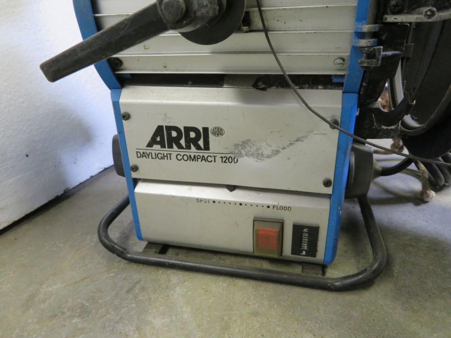 1 x Arri 1.2Kw MSR fresnel c/w electronic ballast & header cable - Image 2 of 4