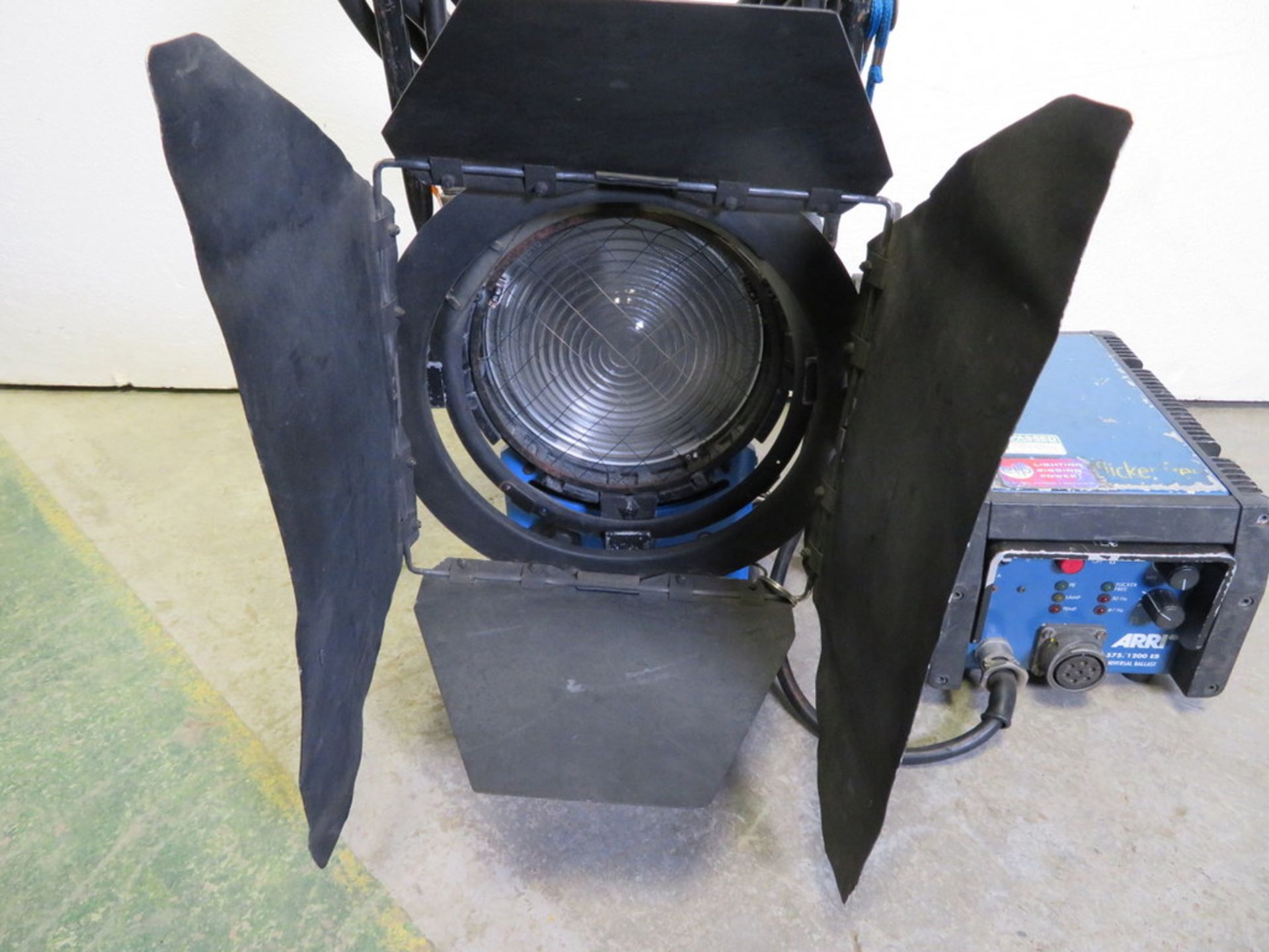 1 x Arri 1.2Kw MSR fresnel c/w electronic ballast & header cable - Image 3 of 5