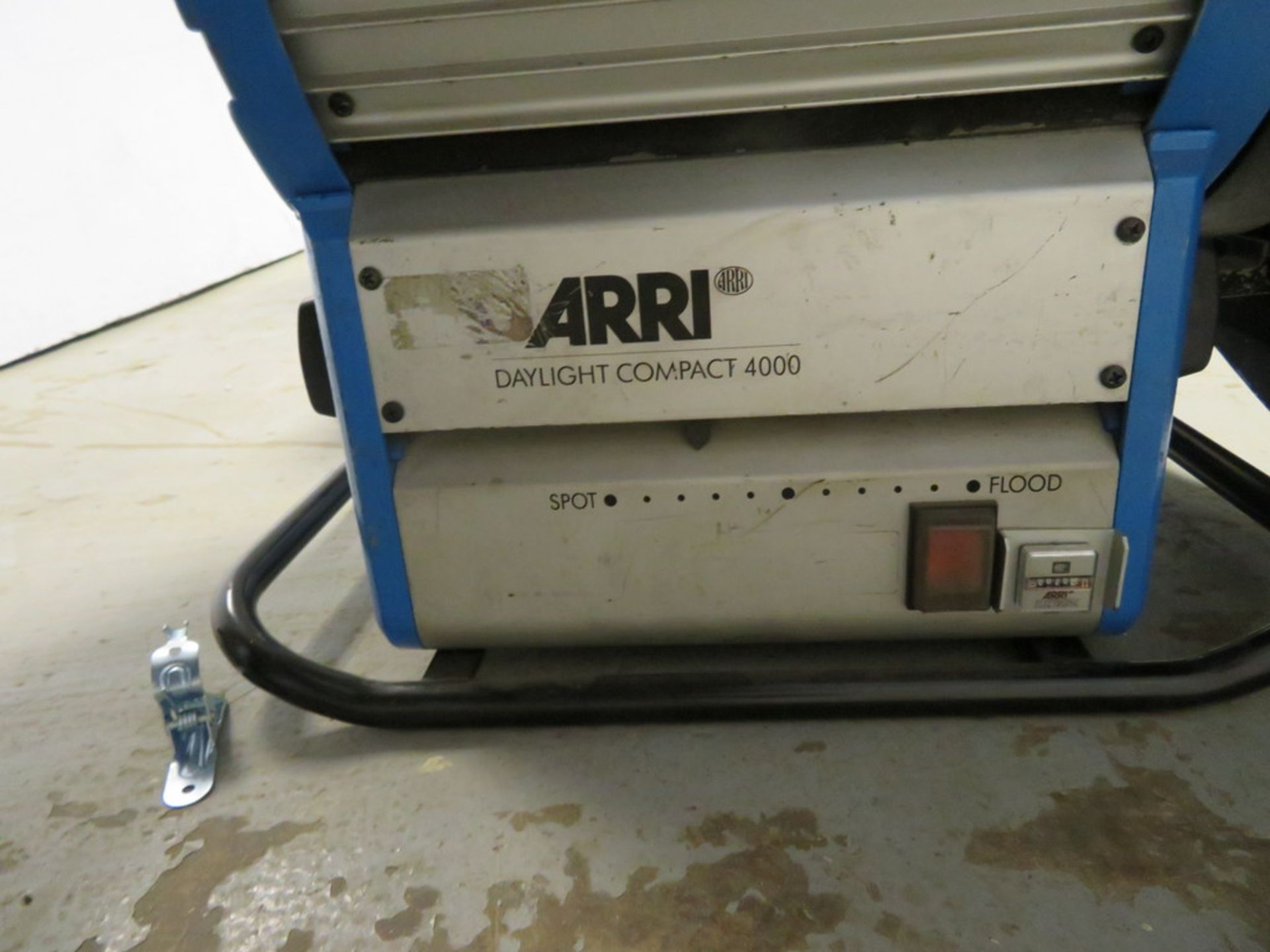 1 x Arri 4Kw MSR fresnel c/w electronic ballast & header cable - Image 3 of 6