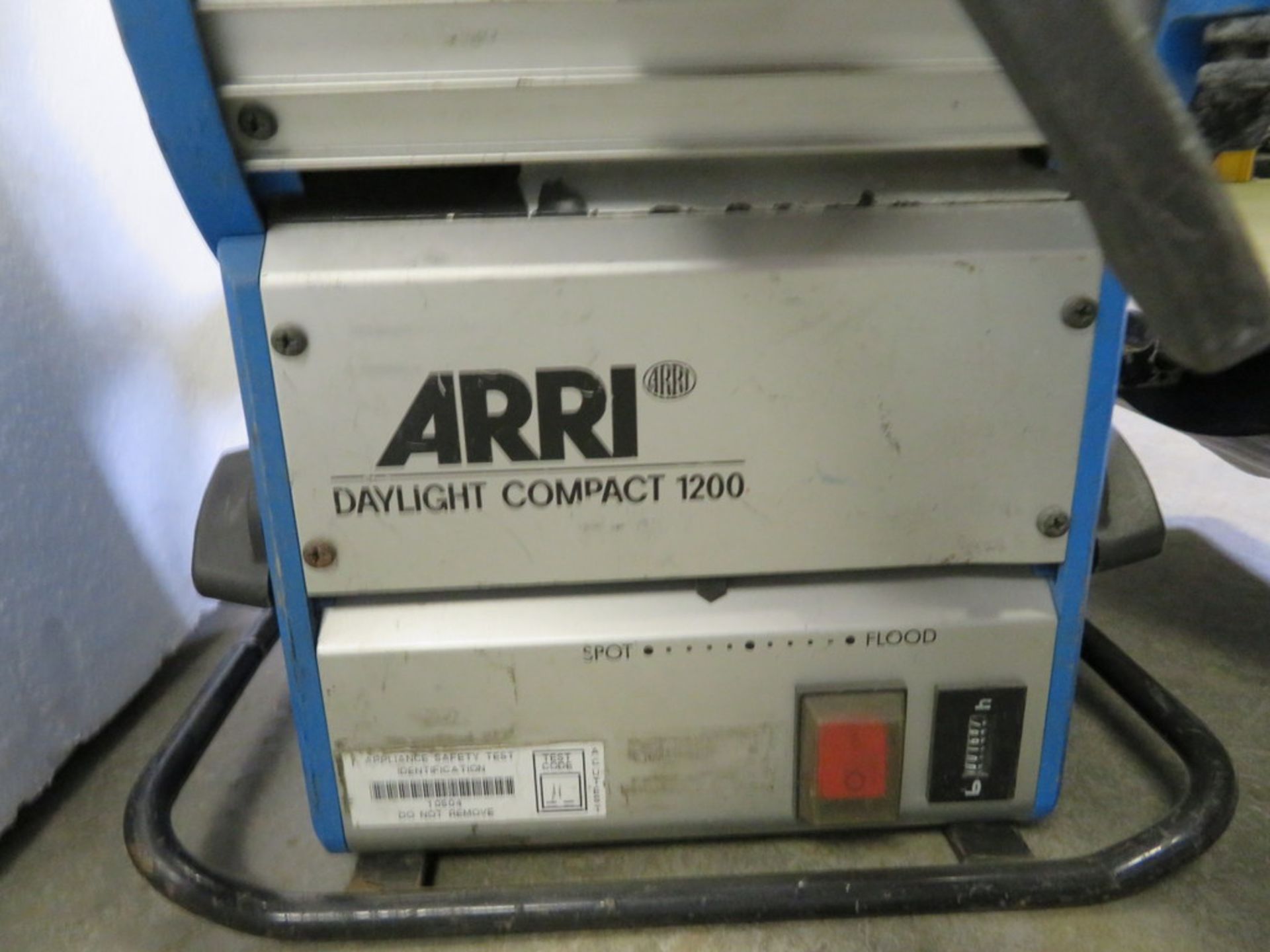 1 x Arri 1.2Kw MSR fresnel c/w electronic ballast & header cable - Image 2 of 5