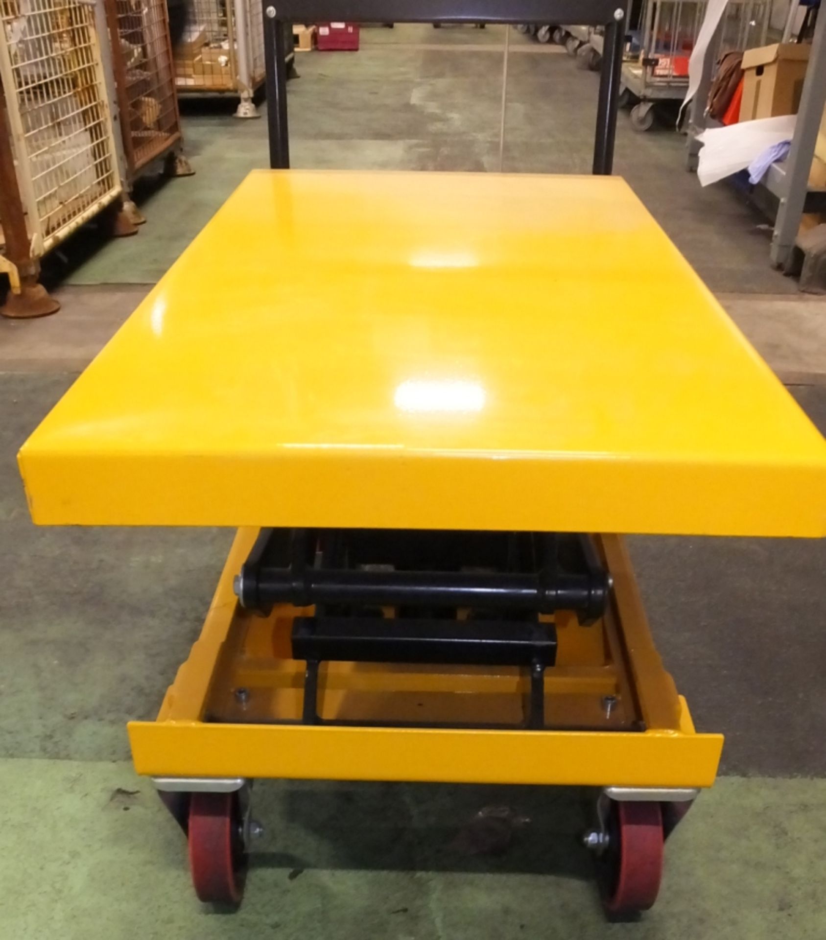 350kg / 770lbs foot operated lift table - Image 5 of 5