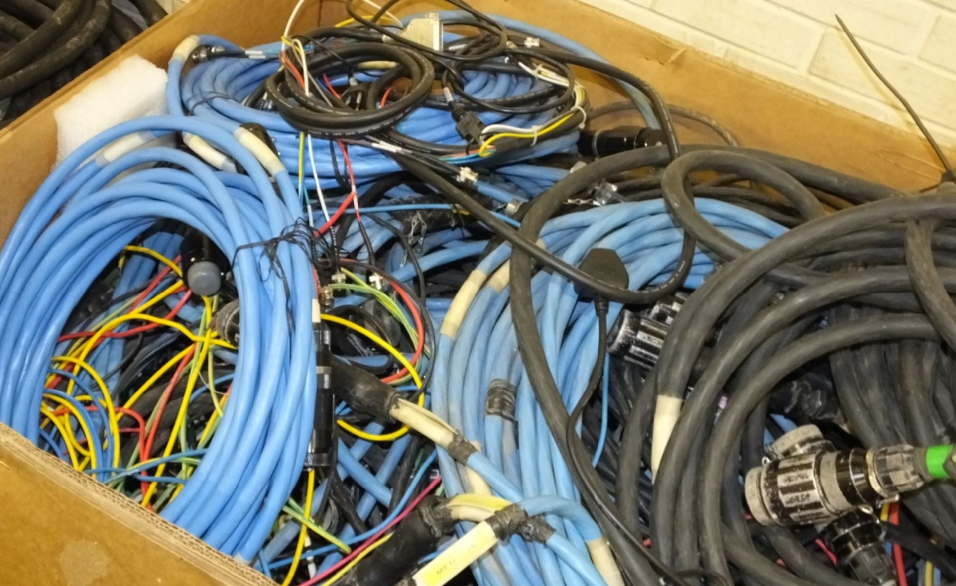 Assorted redundant cables - Image 2 of 3