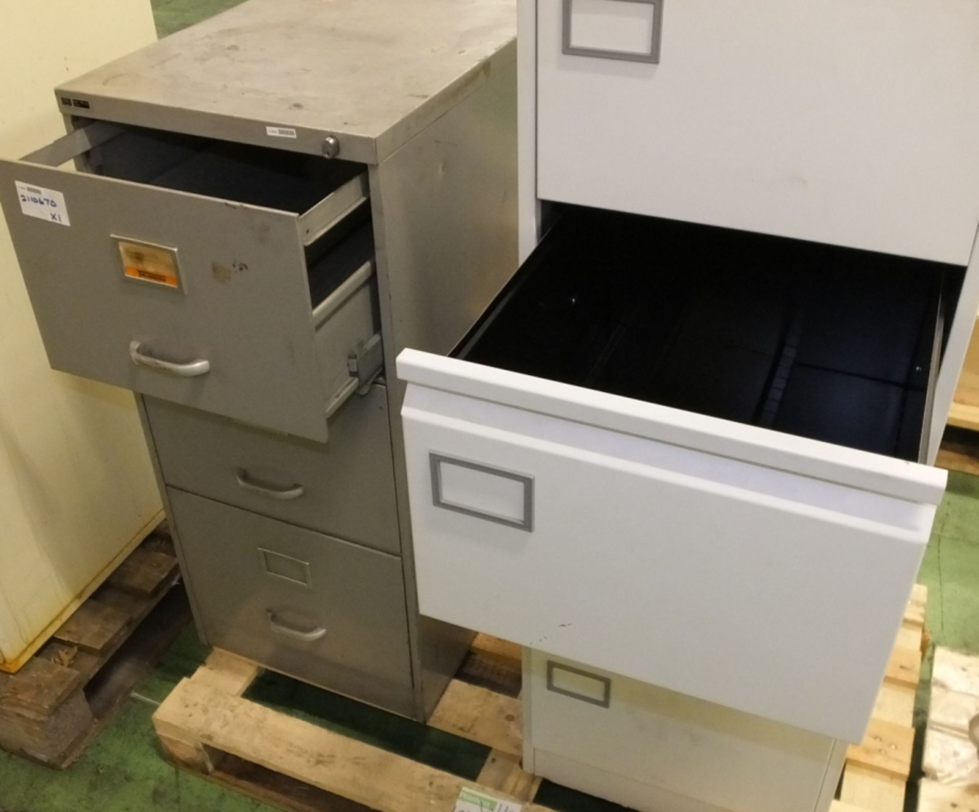 1x 3 drawer filing, 1x 4 drawer filing cabinet - Image 2 of 2