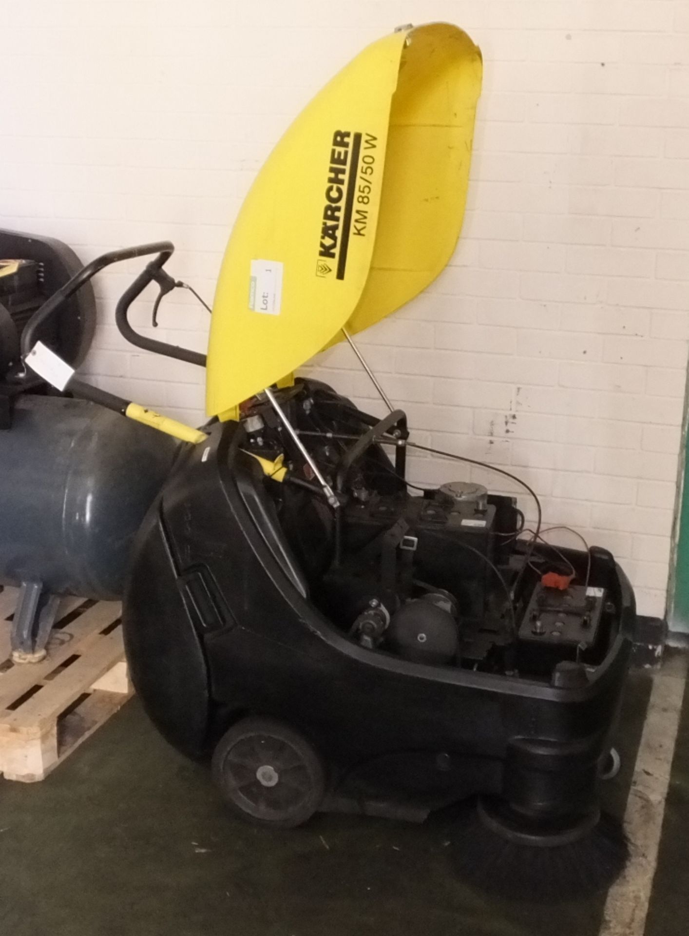 Karcher KM 85/50 W Sweeper - hours run 276.8 - Image 9 of 12