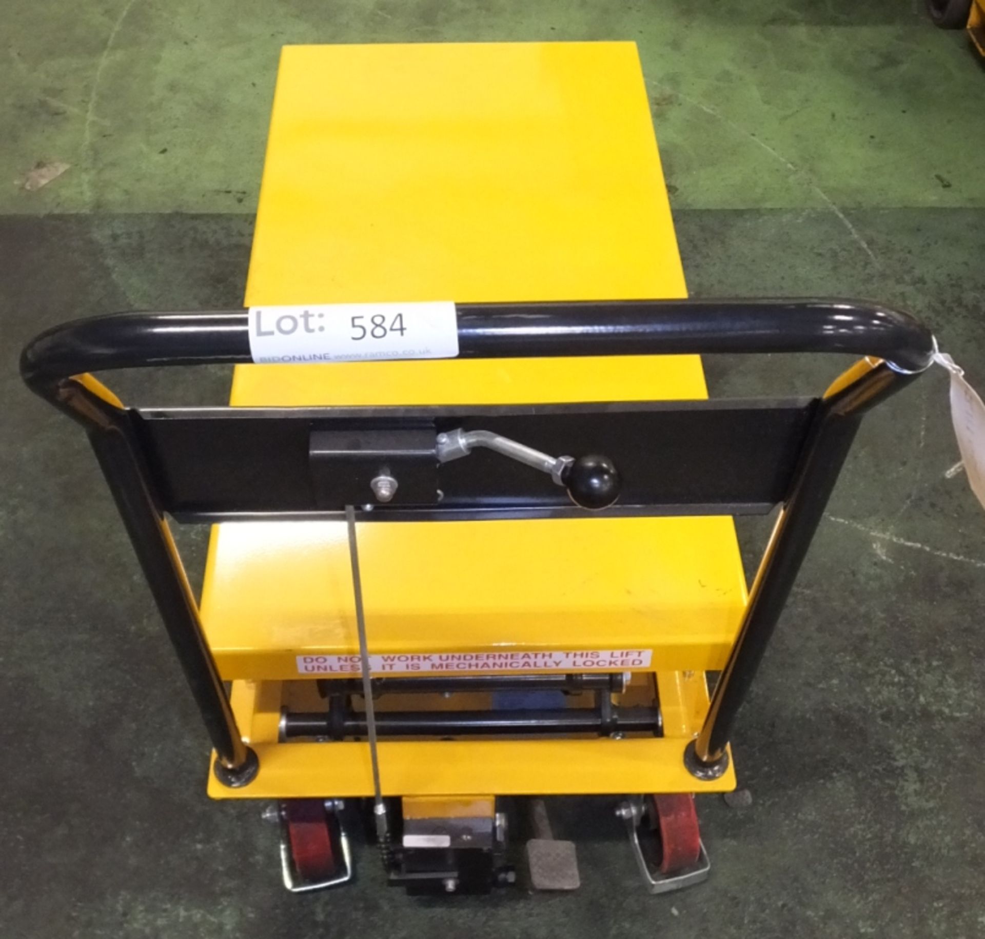 350kg / 770lbs foot operated lift table