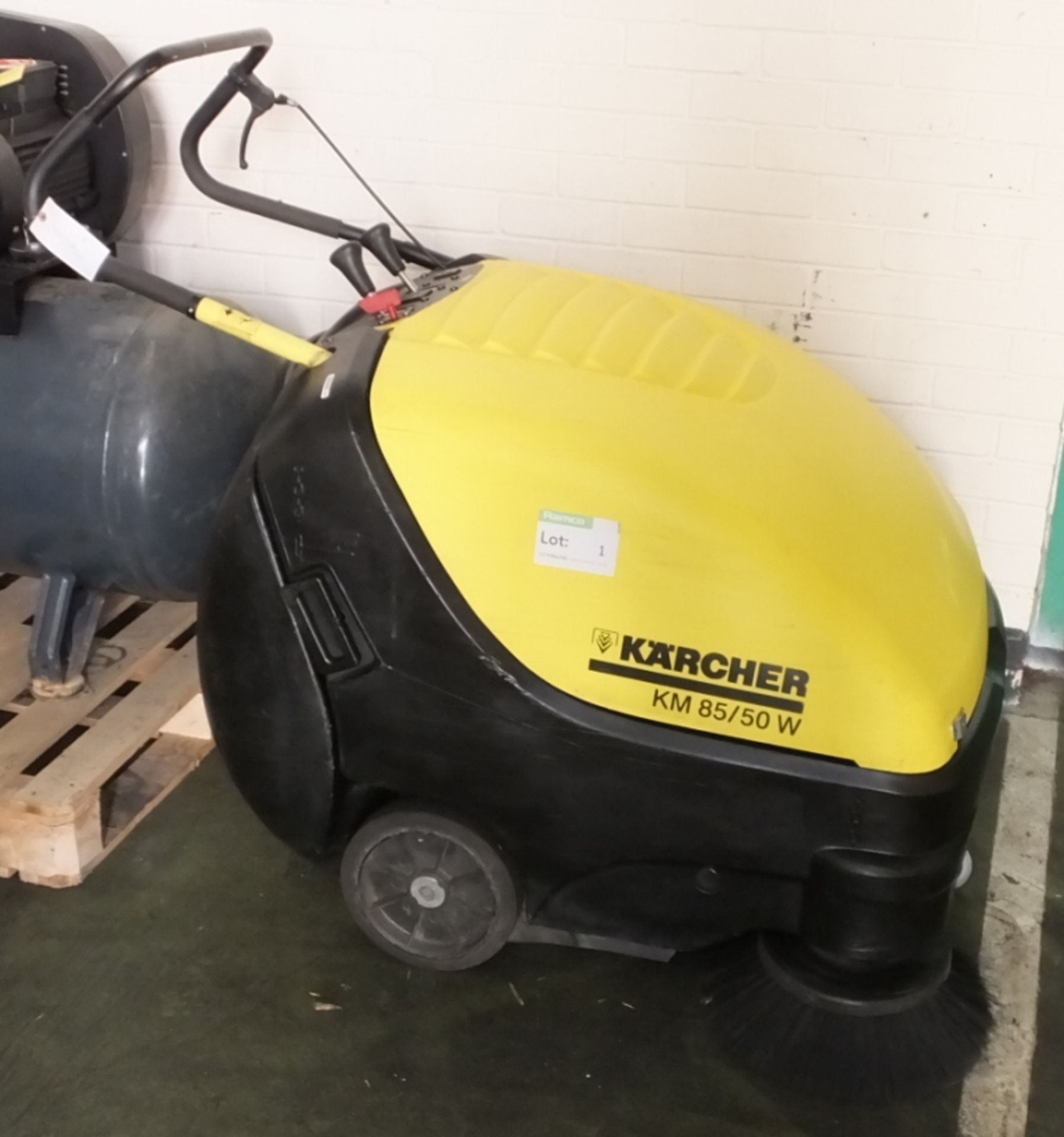 Karcher KM 85/50 W Sweeper - hours run 276.8