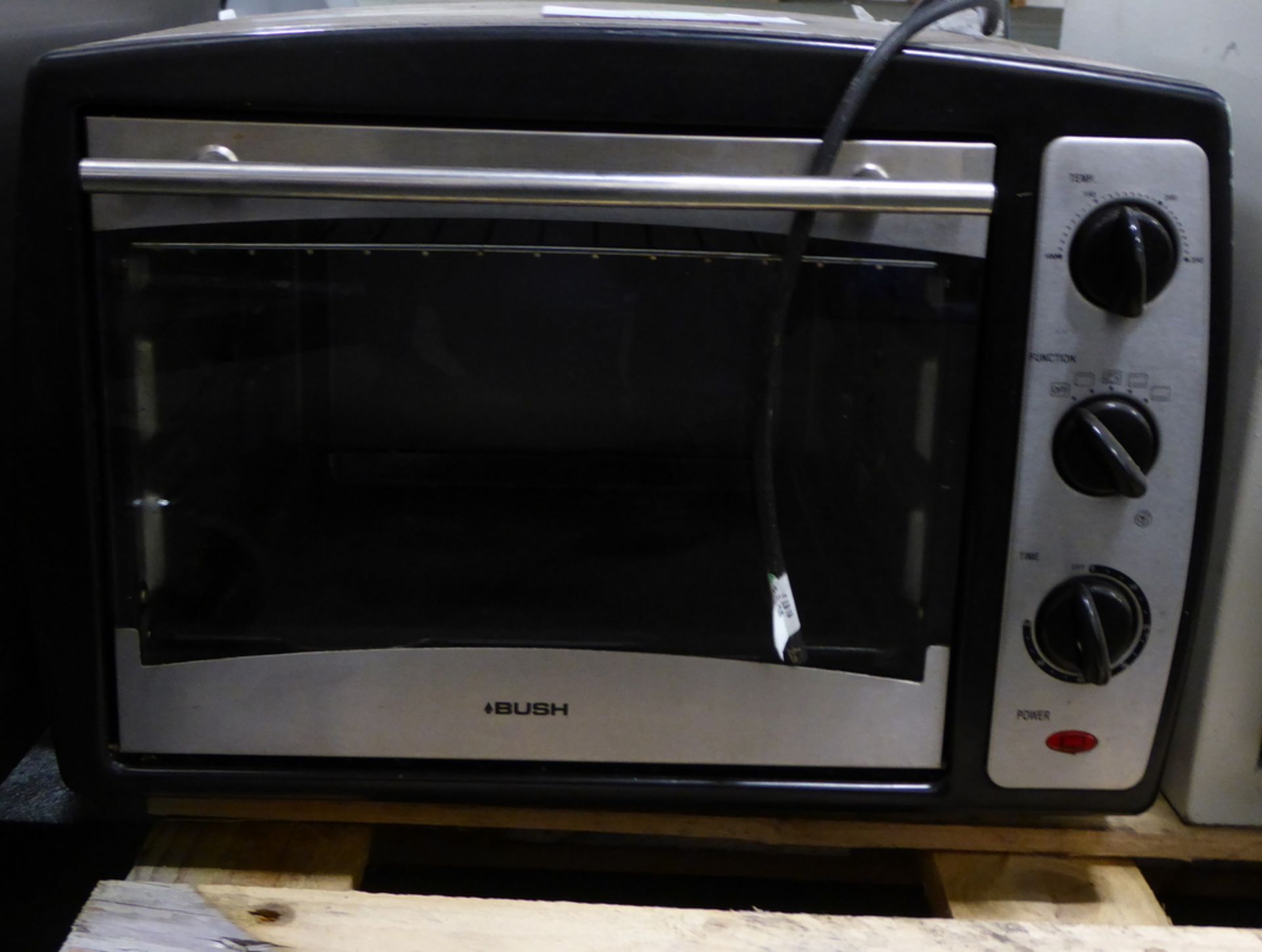 Bush BT02 1500W Table Top Convection Oven - Please note that there will be a Loading fee o - Image 2 of 4