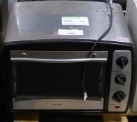 Bush BT02 1500W Table Top Convection Oven - Please note that there will be a Loading fee o