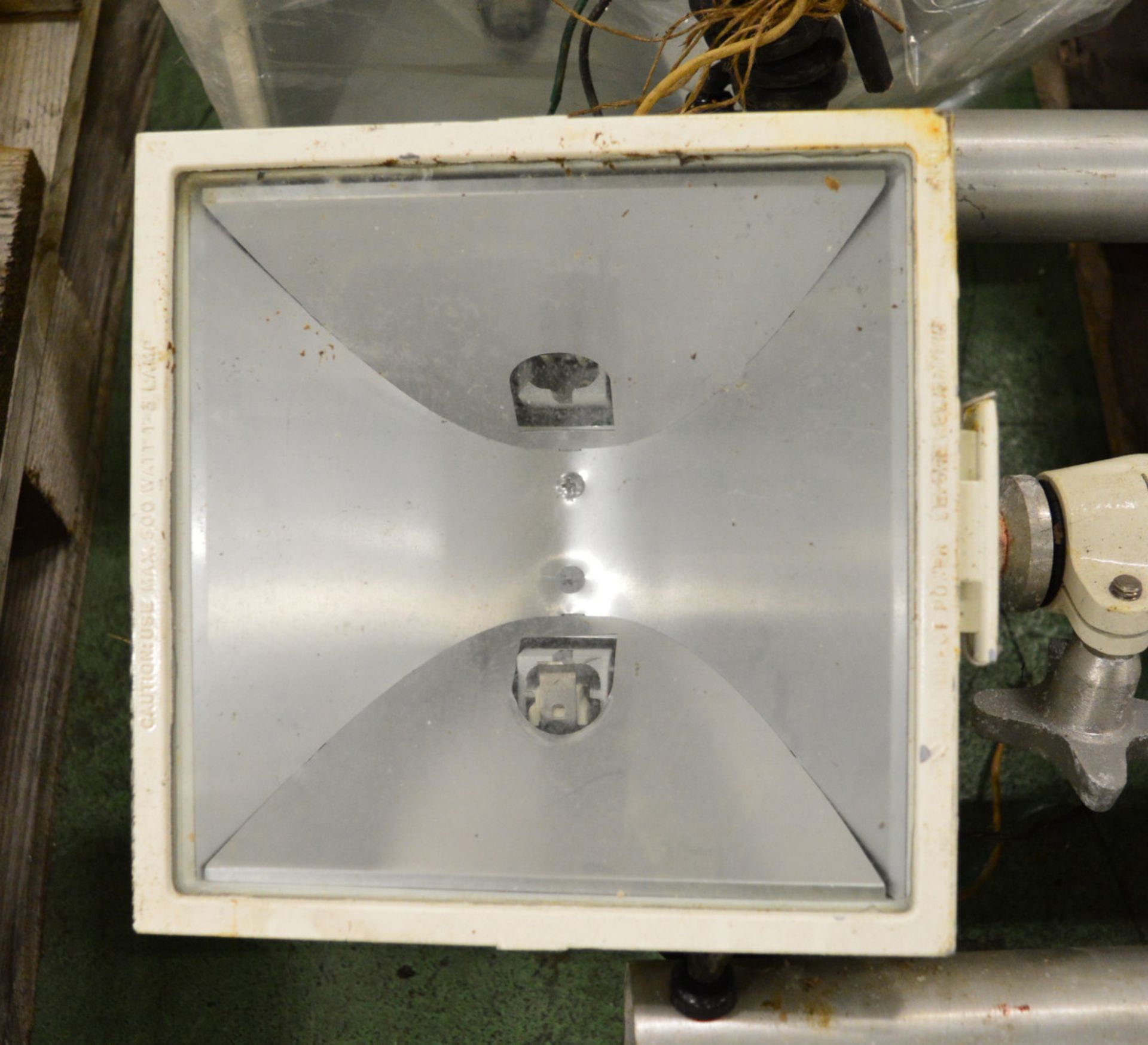 5x Tele-Lite Halogen Light Fittings On Poles. 1x Other Light for Spares - Image 5 of 5