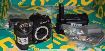 Fujifilm FinePix S5 Pro Digital Camera Body With Battery & Charger