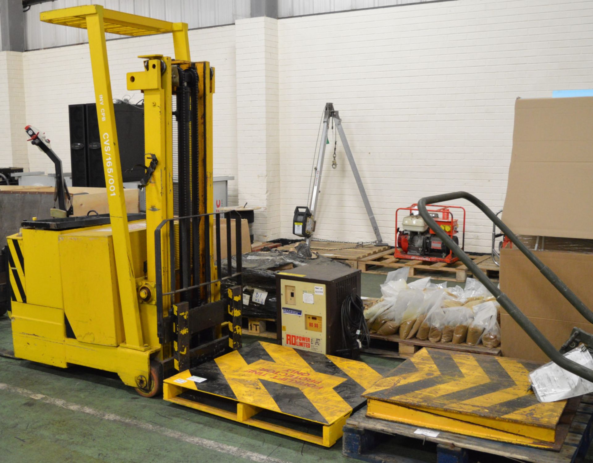 Ormic Electric Forklift Model CW10-30. Capacity 1000kg. 24V. With Charger. - Image 10 of 11