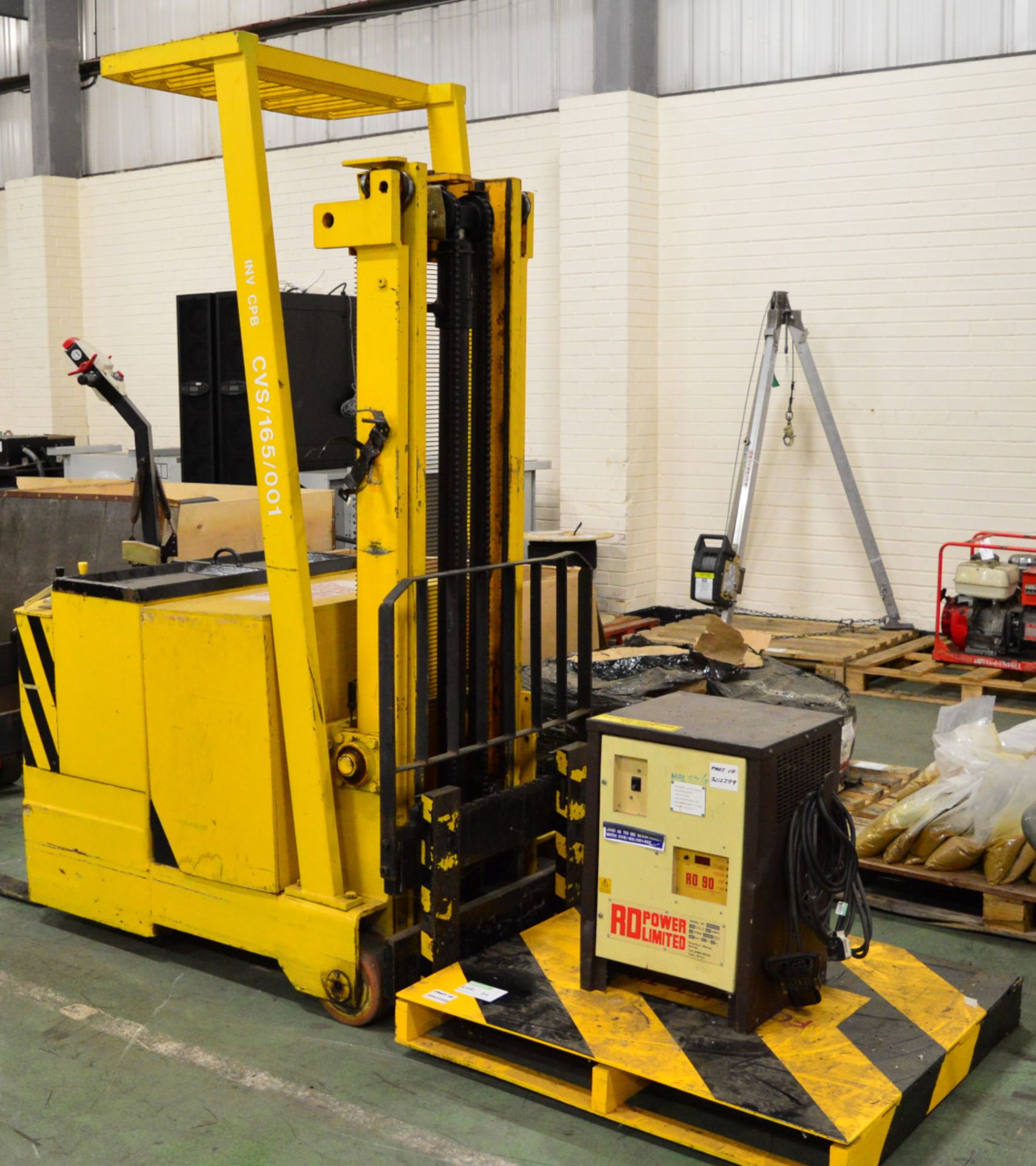 Ormic Electric Forklift Model CW10-30. Capacity 1000kg. 24V. With Charger. - Image 2 of 11