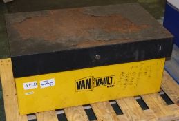Van Vault lockable box (no key) - Please note there will be a loading fee of £5 on this it