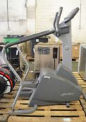 Life Fitness 95si Exercise Machine