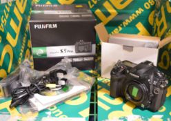 FujiFilm Finepix S5 Pro Digital Camera