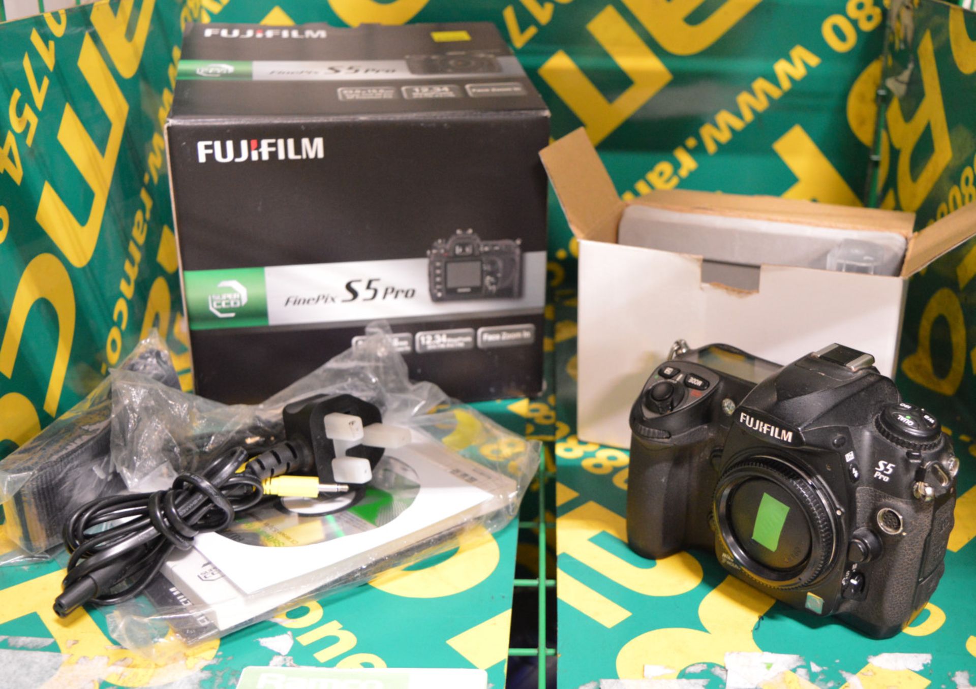 FujiFilm Finepix S5 Pro Digital Camera