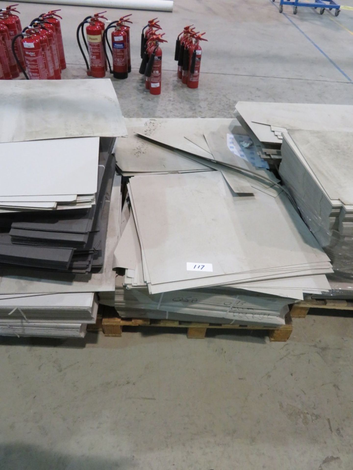 Manufacturing/Packing card x8 pallets - various sizes & cuts - Image 7 of 9