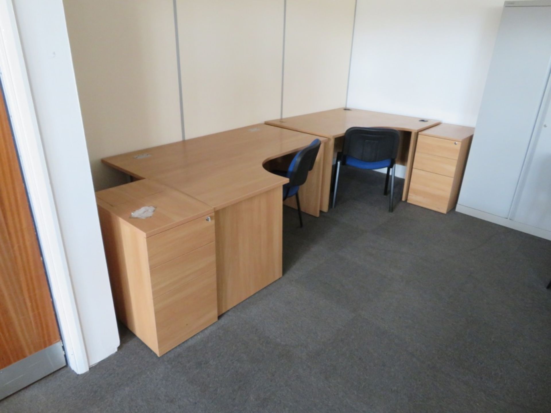 Contents of upstairs office to include 3 left handed, 3 right handed, 3 rectangle office d - Image 4 of 6
