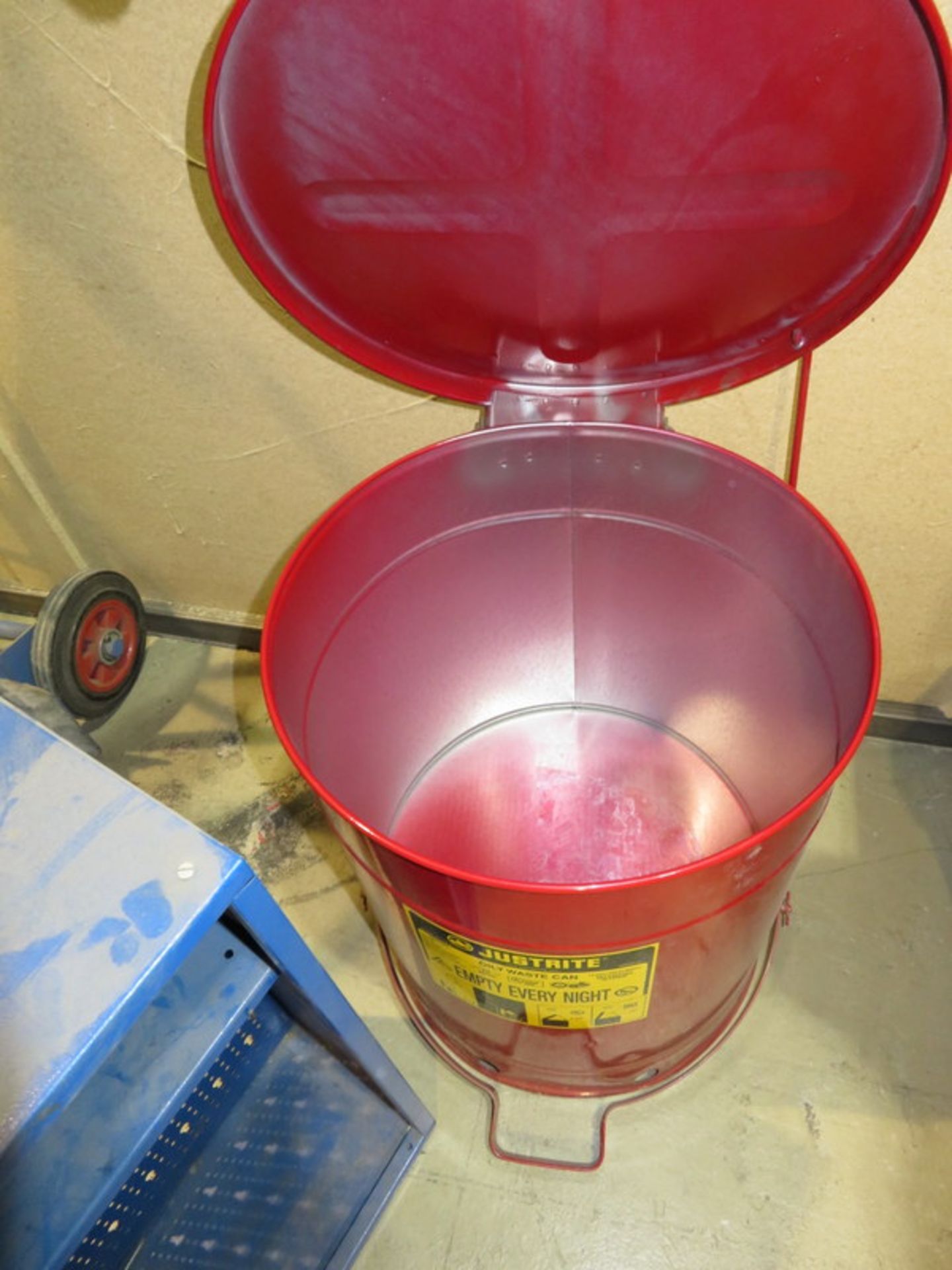 Justrite 14 Gallon oily waste tank bin & wall mounted cabinet - Bild 2 aus 4