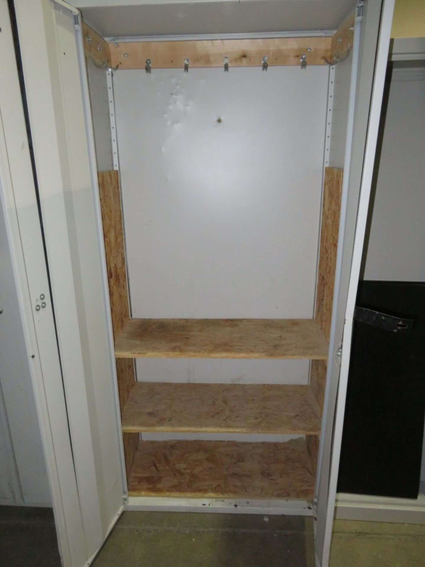 3x Metal storage cabinets - Image 3 of 4