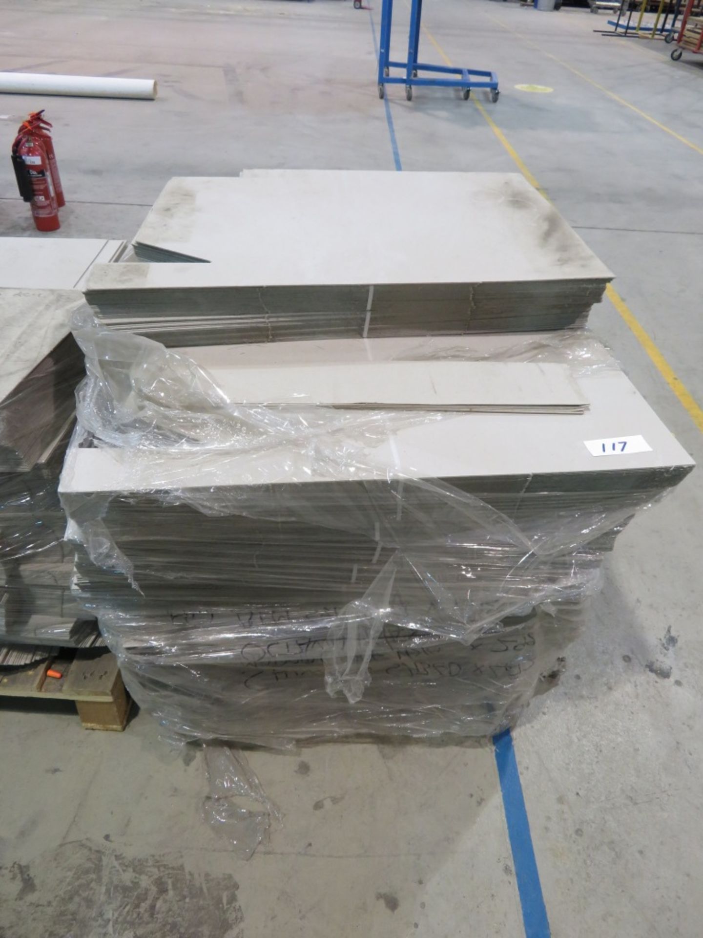 Manufacturing/Packing card x8 pallets - various sizes & cuts - Image 9 of 9