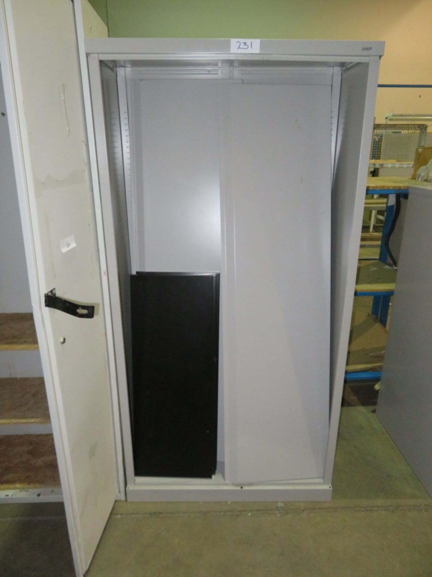 3x Metal storage cabinets - Image 2 of 4