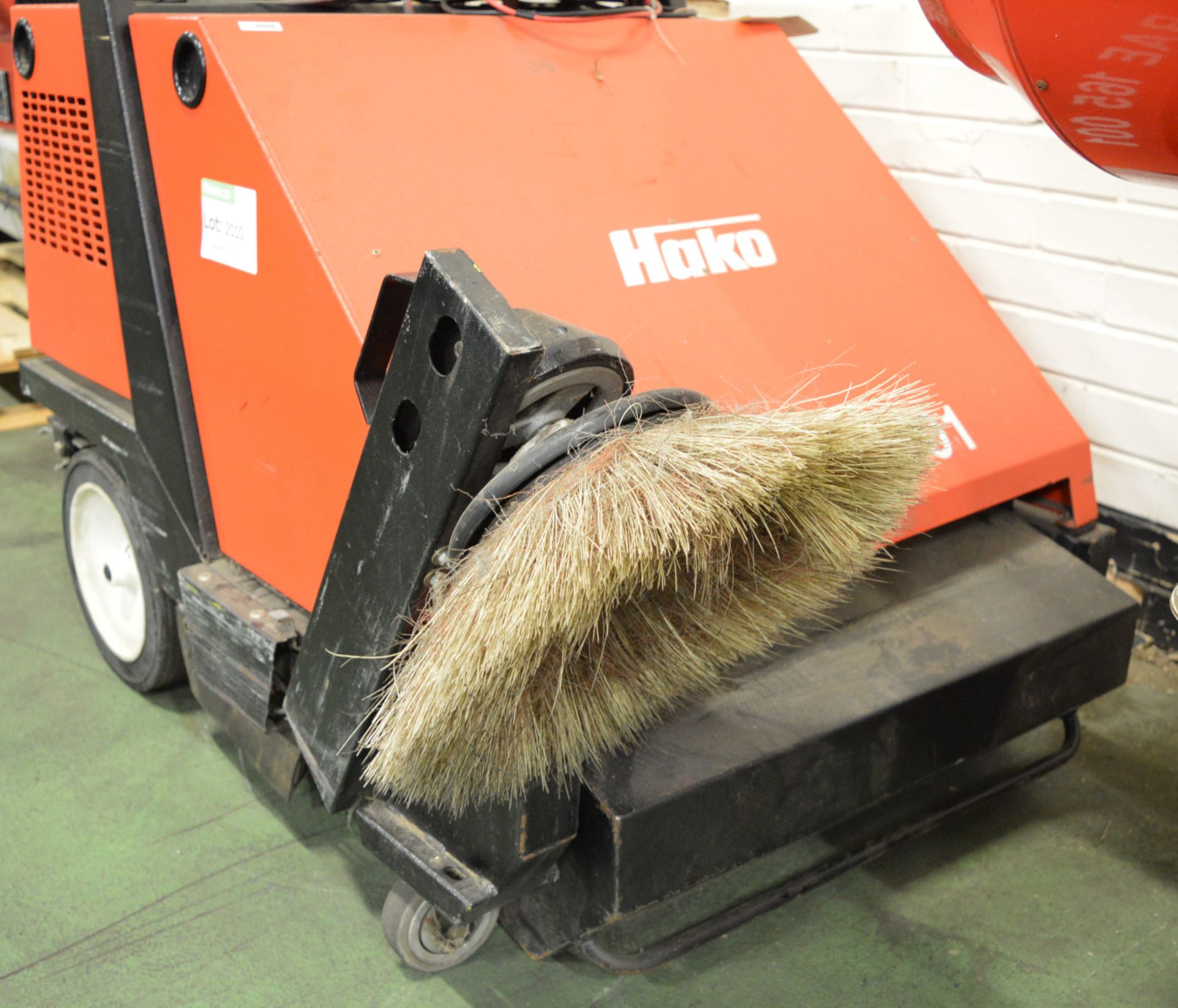 Hako-Hamster 800E Battery Powered Floor Sweeper - NSN 7910-99-244-7672. - Bild 2 aus 2