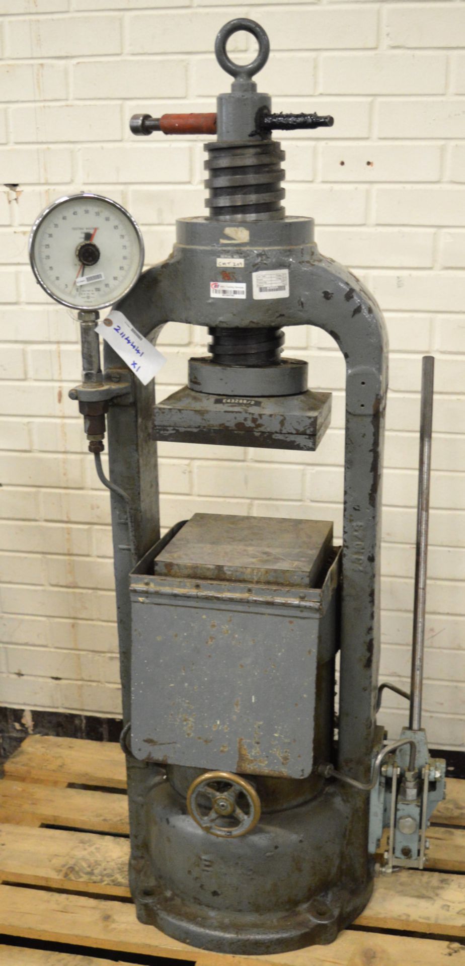 Avery Hydraulic Load Tester - 100 tons.