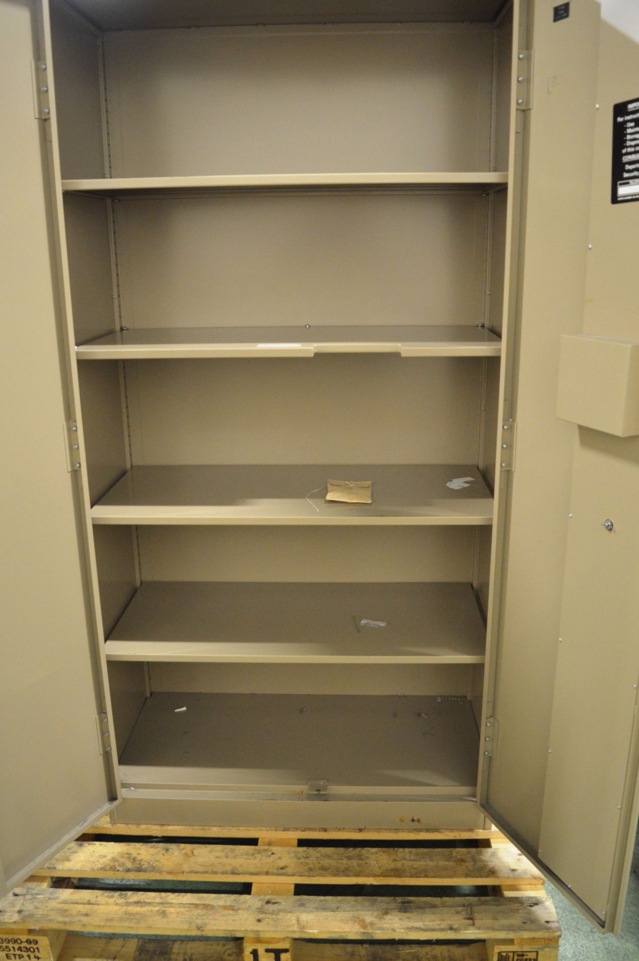 High Security Locker with 4 Adjustable Shelves - 2 keys - 920mm wide x 450mm deep x 1830mm - Image 2 of 2