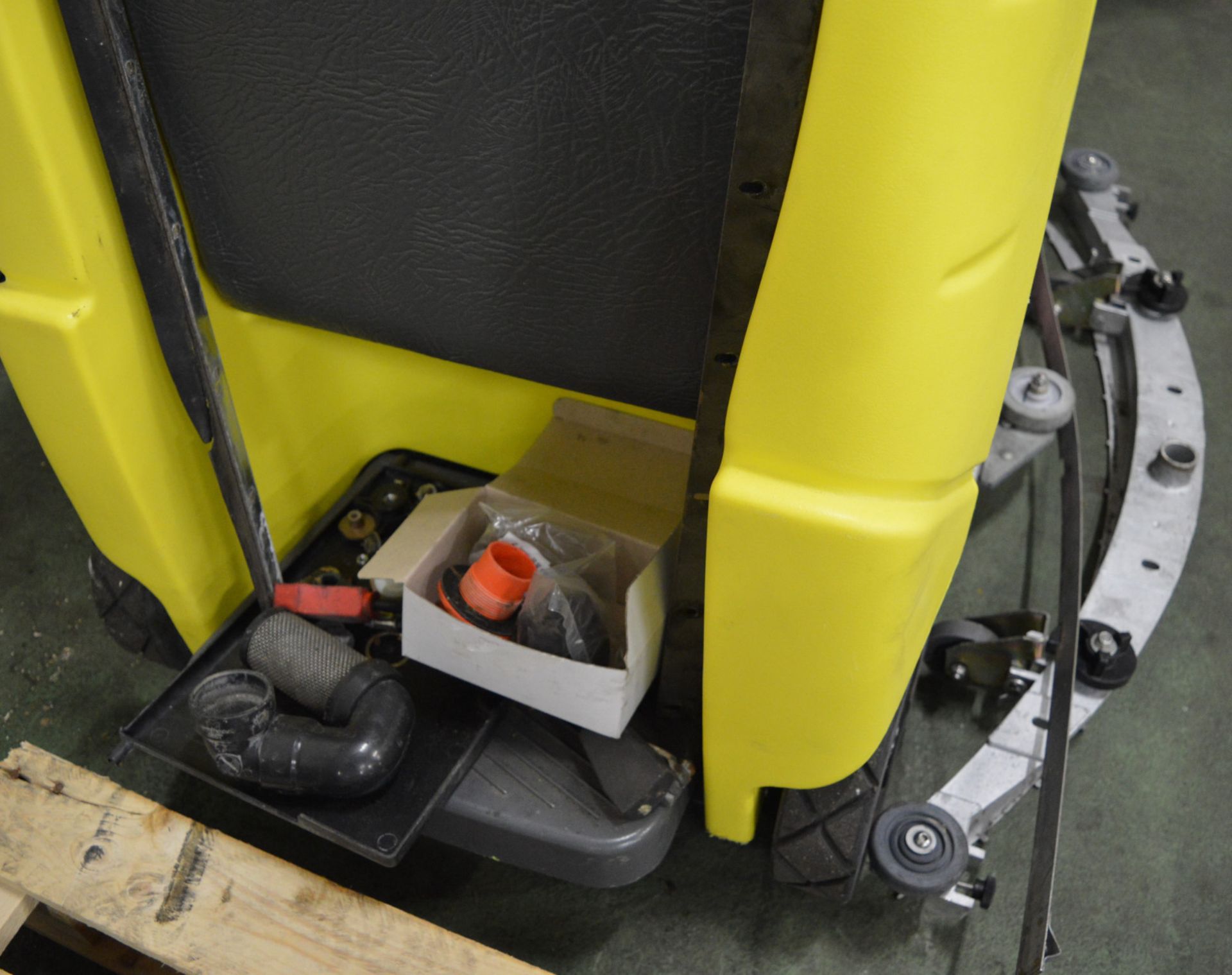 Karcher Floor Sweeper Professional B 95 RS - Requires attention. - Bild 3 aus 3