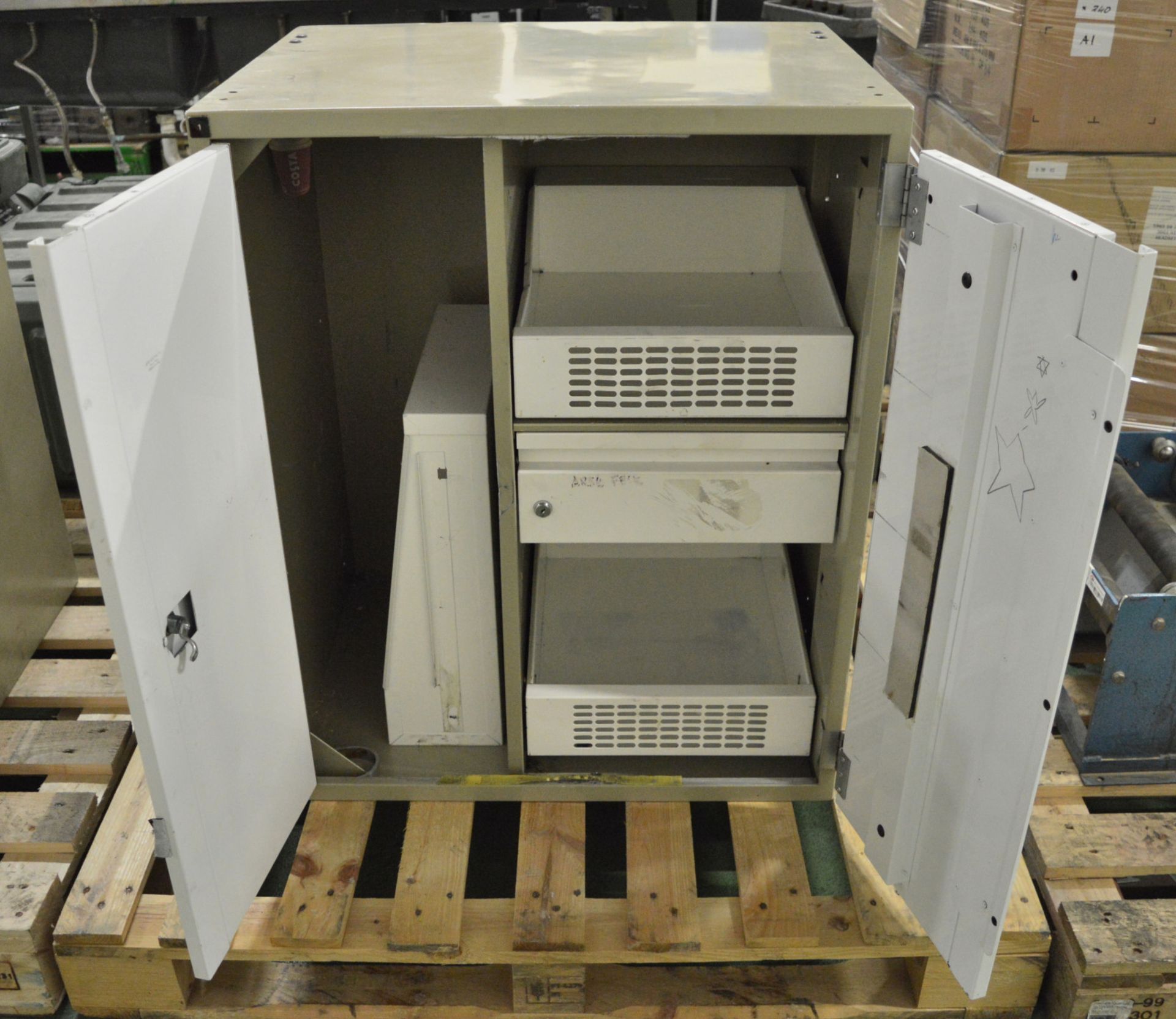 Steel Locker with Internal Drawers - 720mm wide x 560mm deep x 890mm high - May require at - Bild 2 aus 2