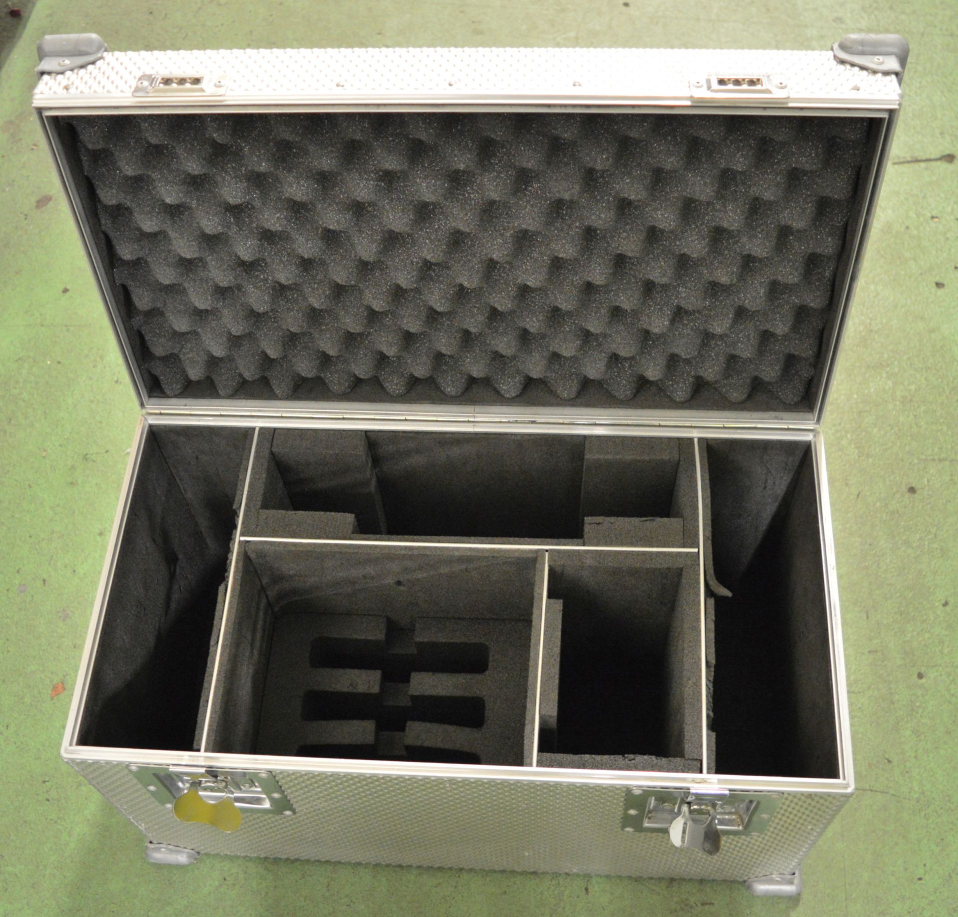 Aluminium Carry Case 560mm x 300mm x 330mm. - Image 2 of 3
