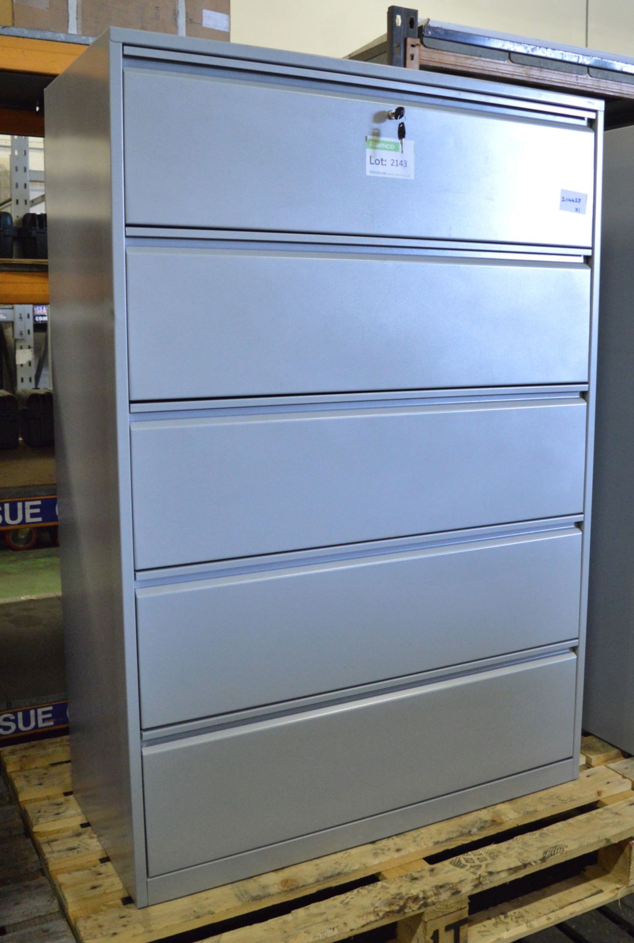 5x Drawer Card Filing Cabinet - Drawer locking mechanism requires attention.