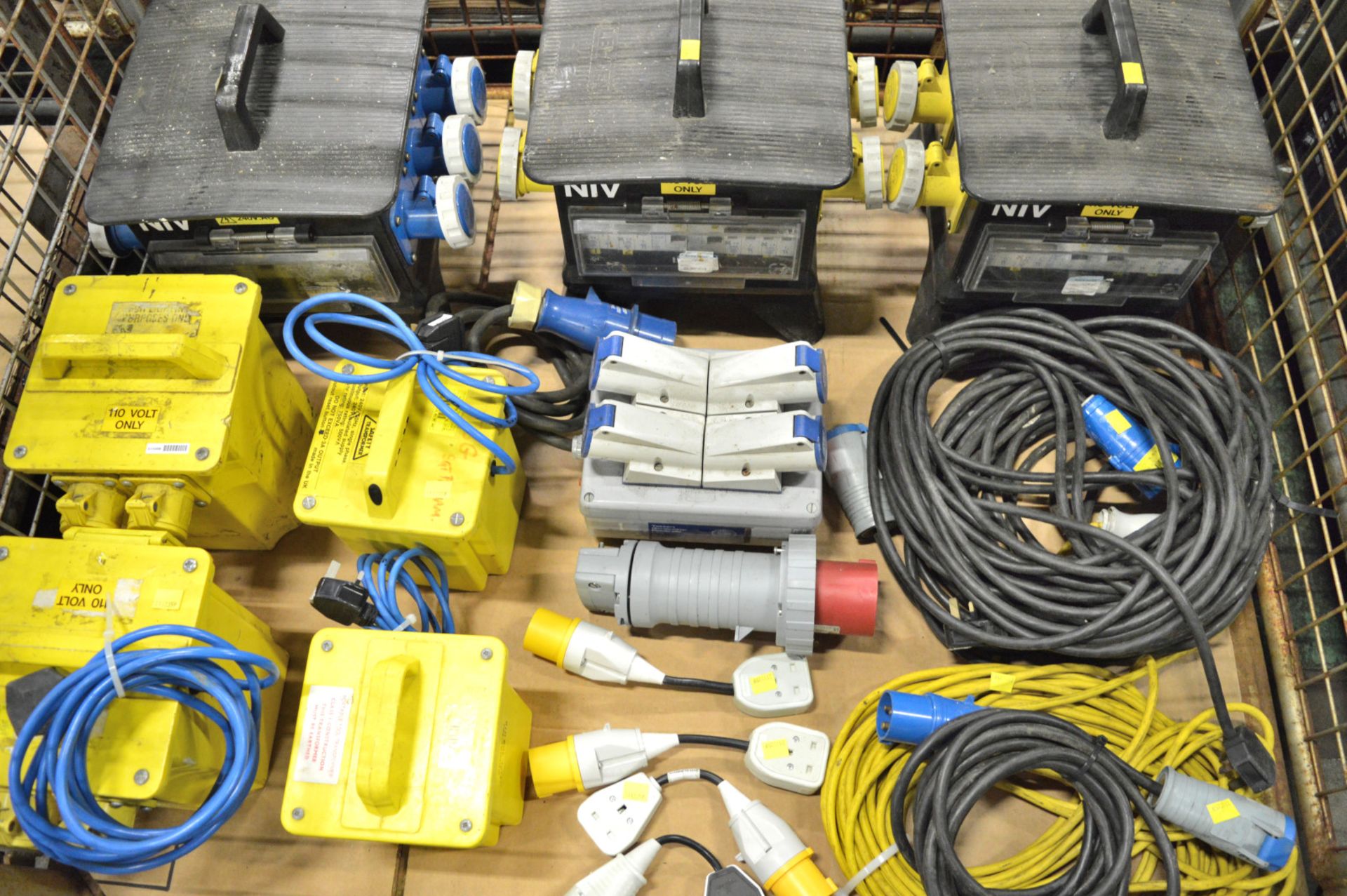 4x Distribution Panels & Cables, 4x 110V Transformers. - Bild 2 aus 2