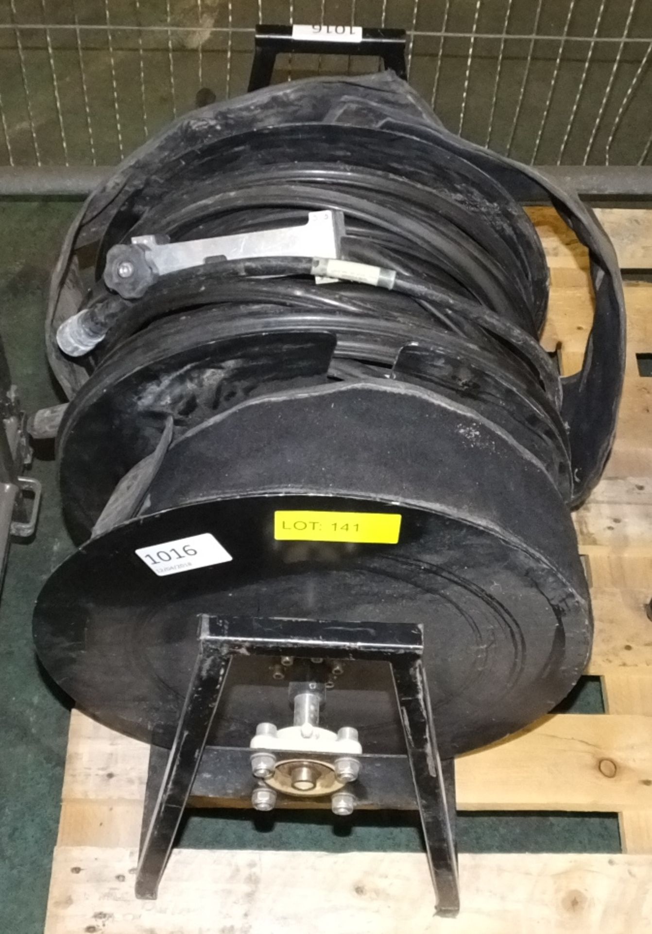 Armoured cable on portable spool