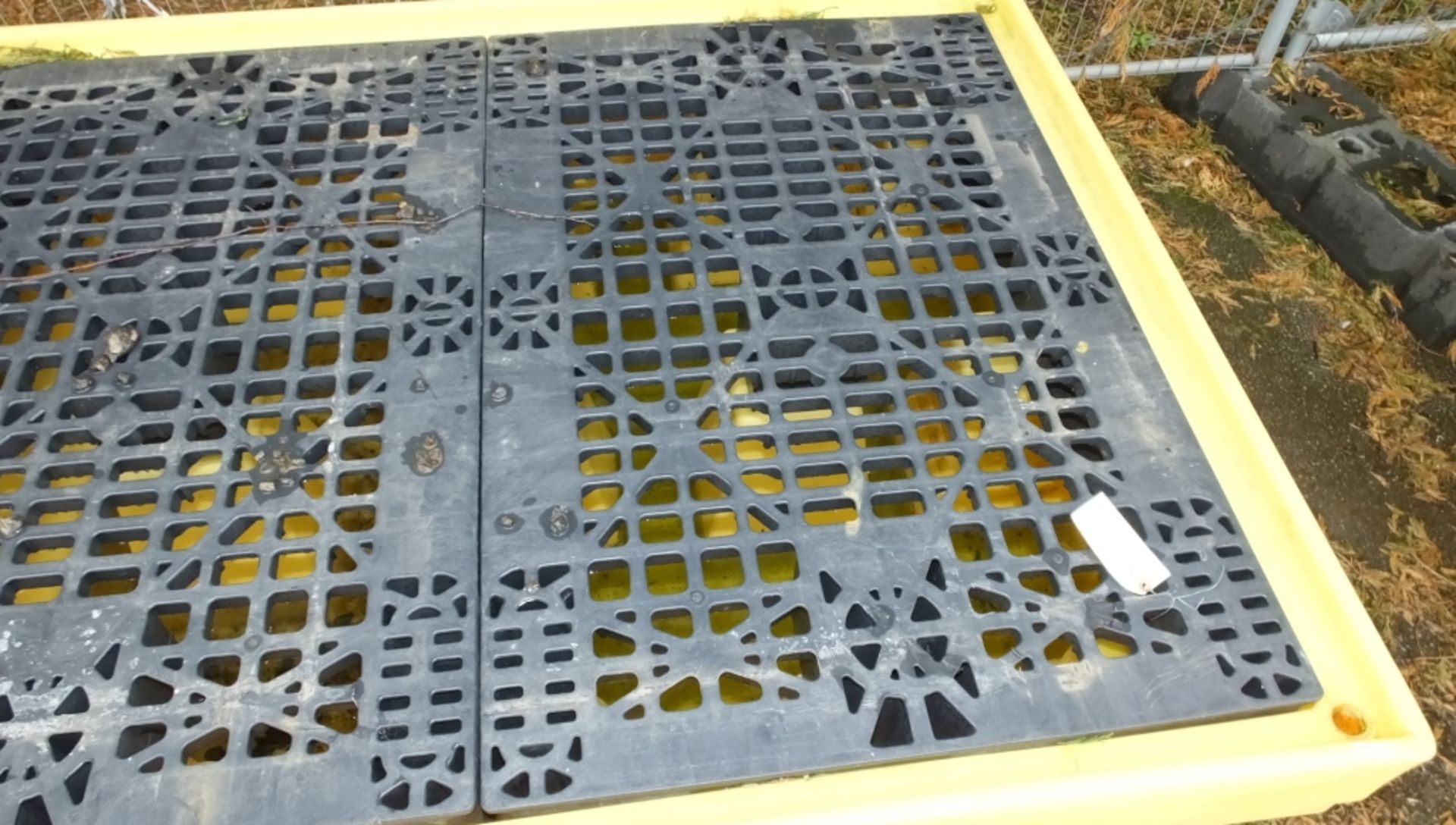 Large spillage trays - plastic - Please note there will be a loading fee of £5 on this ite - Image 4 of 4