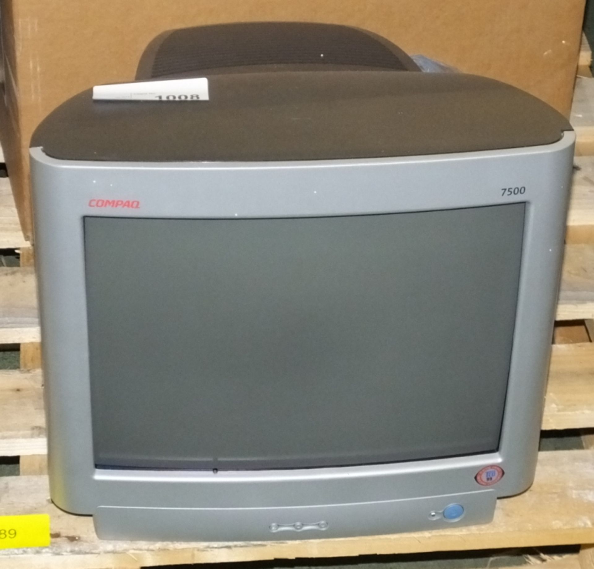 2x Compaq CRT Monitors - V50 & 7500 - Image 2 of 3