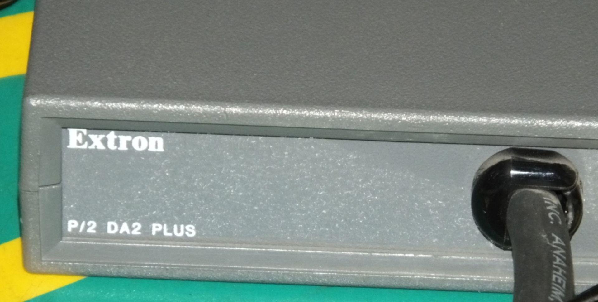 Extron P/2 DA23 Plus Distribution Amplifier - Image 3 of 3