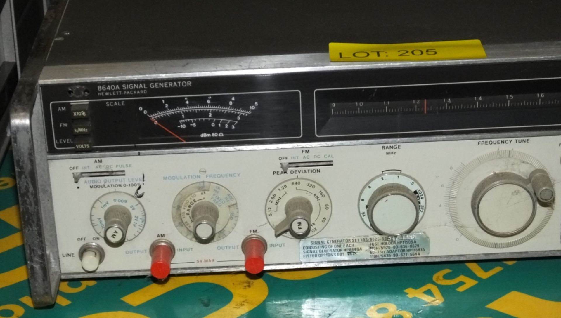 Hp 8640A Signal generator - Image 2 of 3