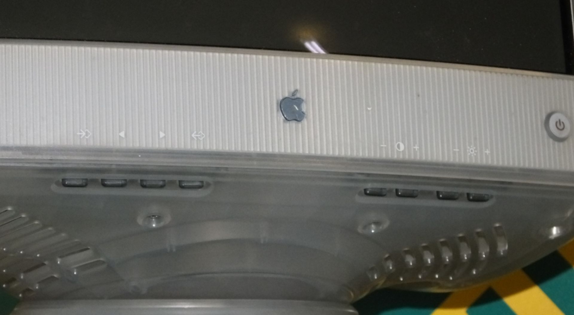Apple Studio 17" Display unit - Image 2 of 4