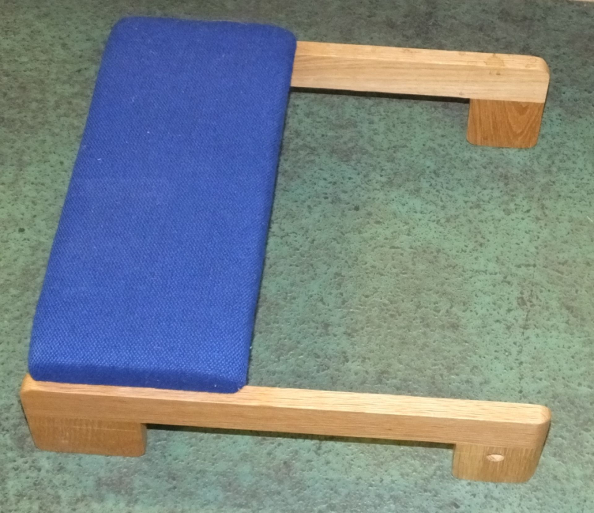 30x Wooden padded kneeling stools - Image 2 of 2
