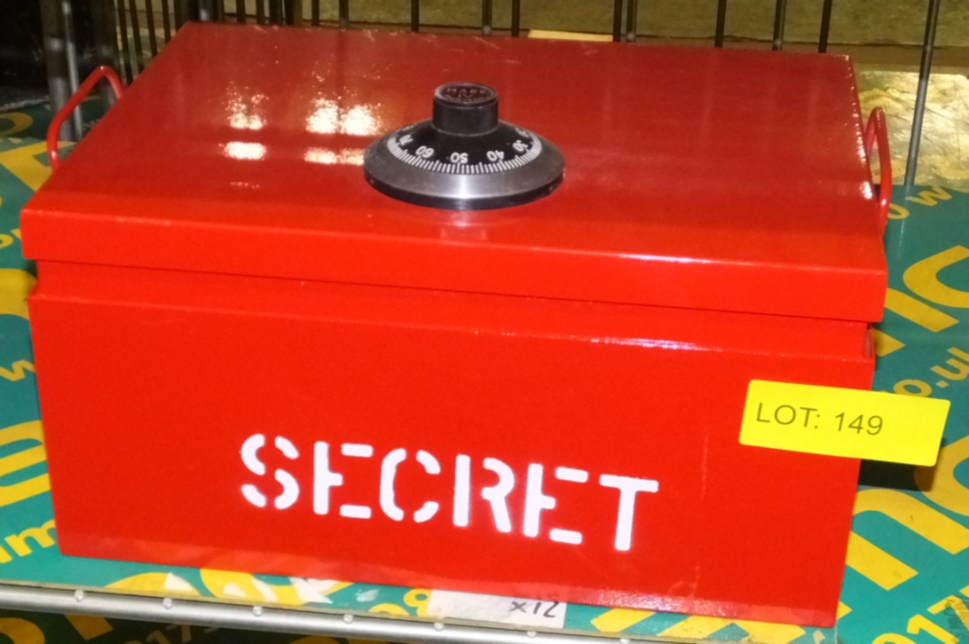 Lockable box - combination in box "Secret"